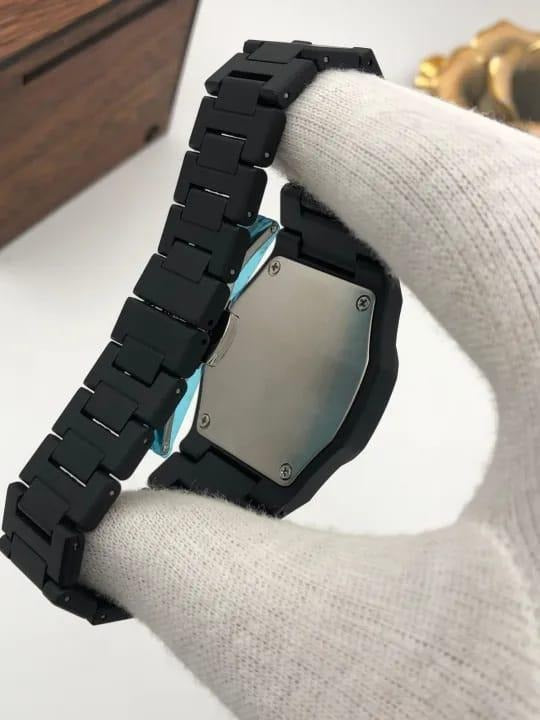 The Noir Eastern Minimalist – Matte Black